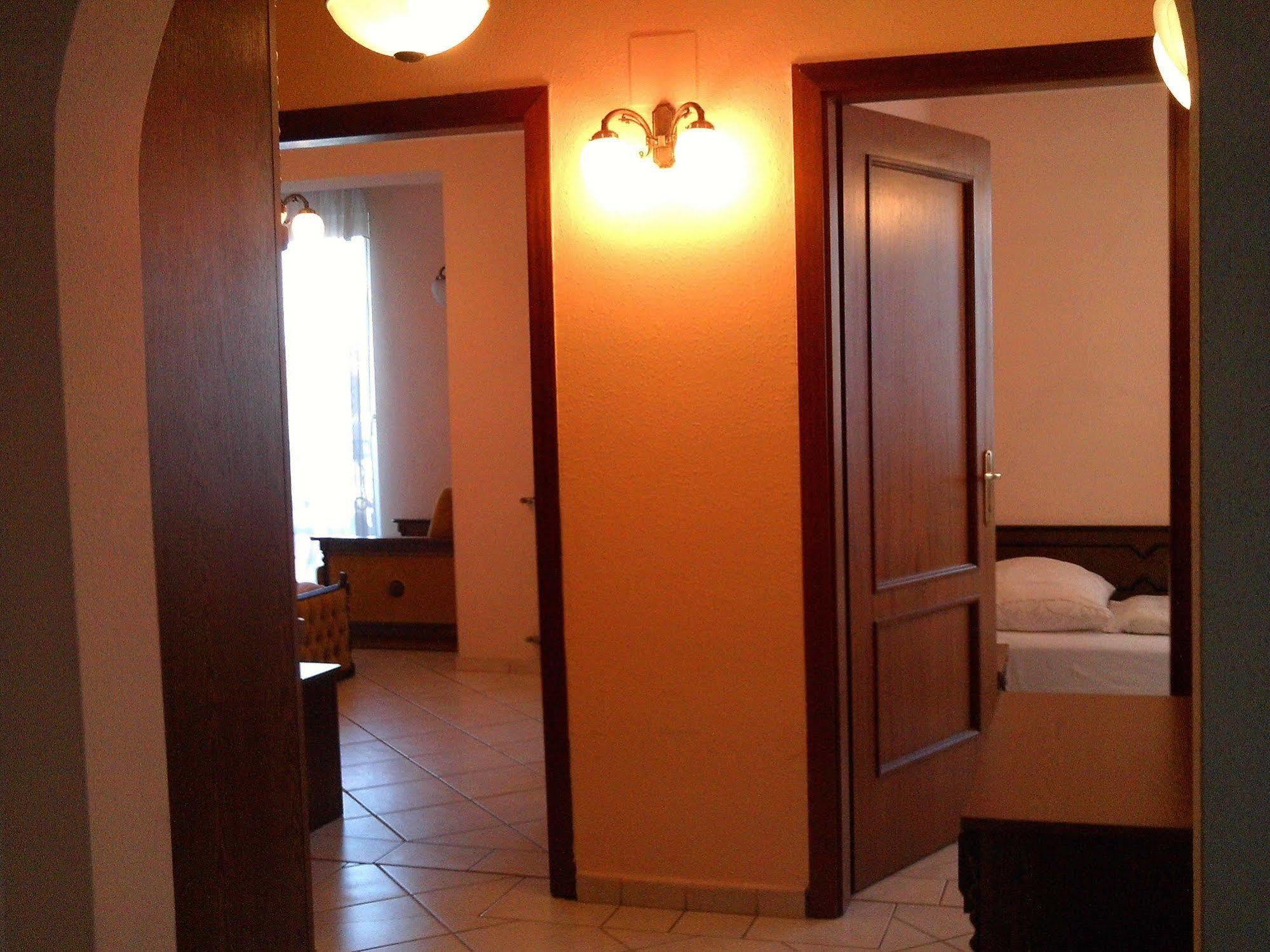 Hotel Happy Apartments Budapest Ngoại thất bức ảnh